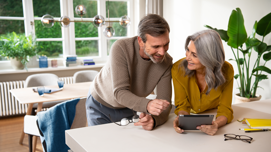 Couple reviewing data via the medi.connect app