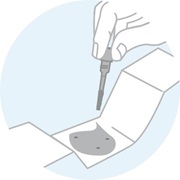 Dibujo de una mano sujetando una tira, debajo hay un papel con la muestra