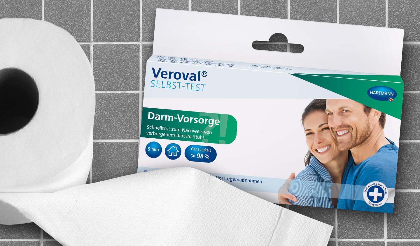 stage-veroval-selbst-test-darmvorsorge-produkt-paar-toilettenpapier